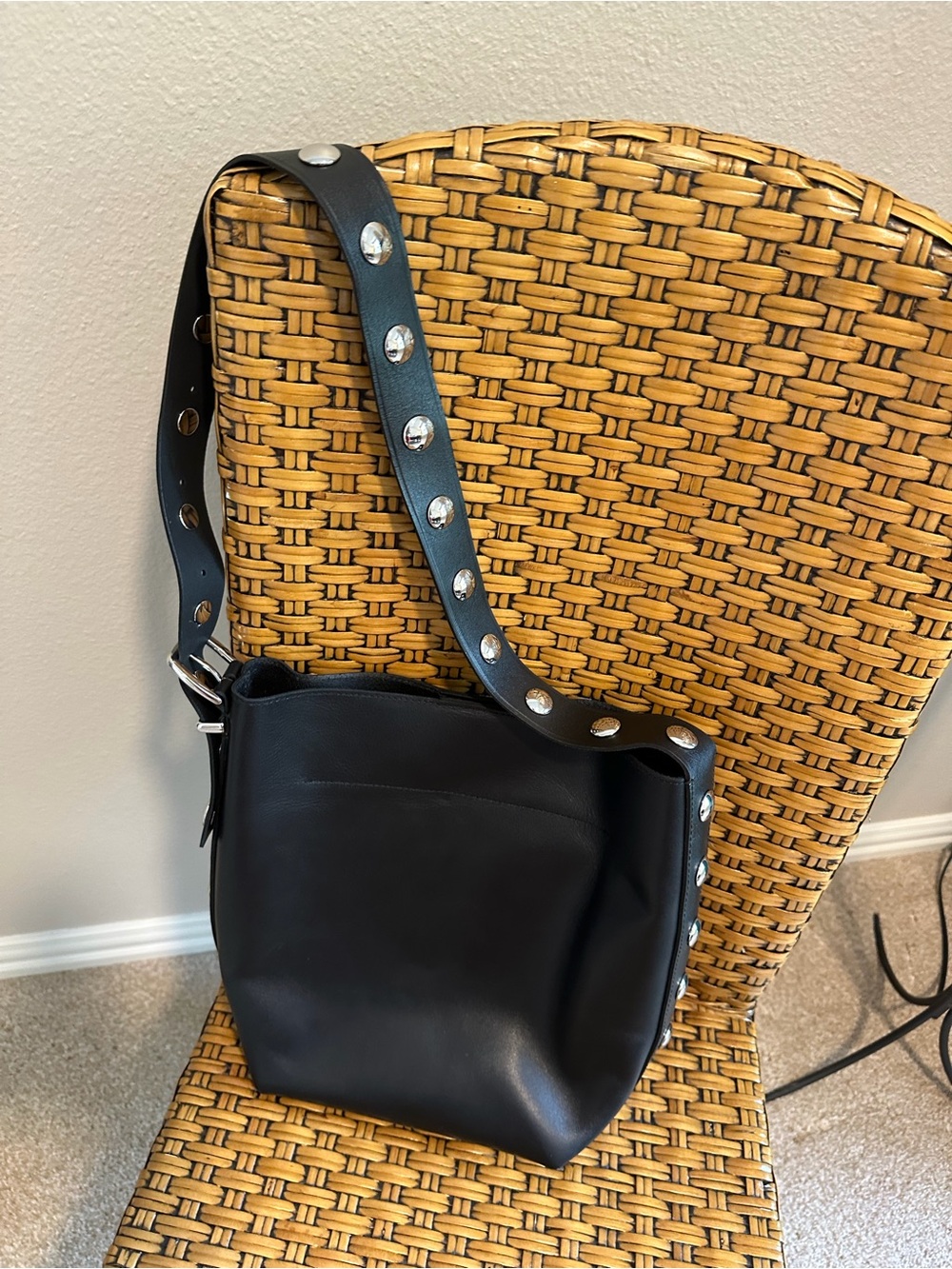 ☀️ New! MADEWELL Essential Medium Bucket Tote in True Black - Picture 14 of 16